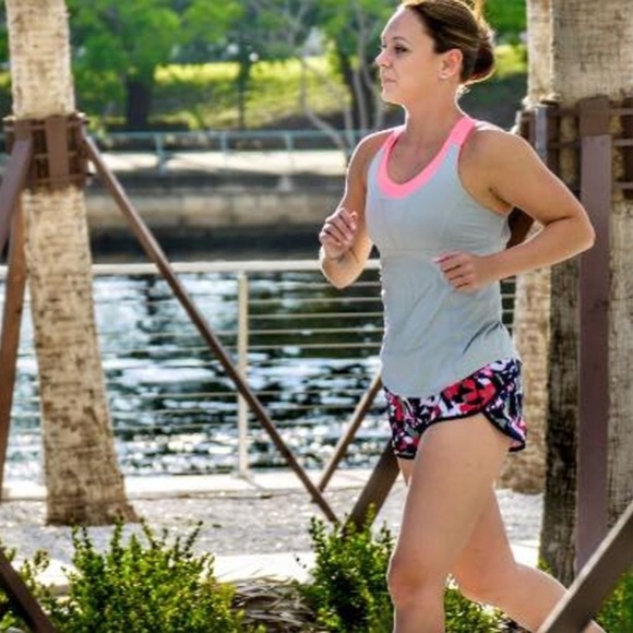 Lululemon Speed Short Pop Cut Boom Juice Multi Black Women’s Size 8 - Picture 14 of 15